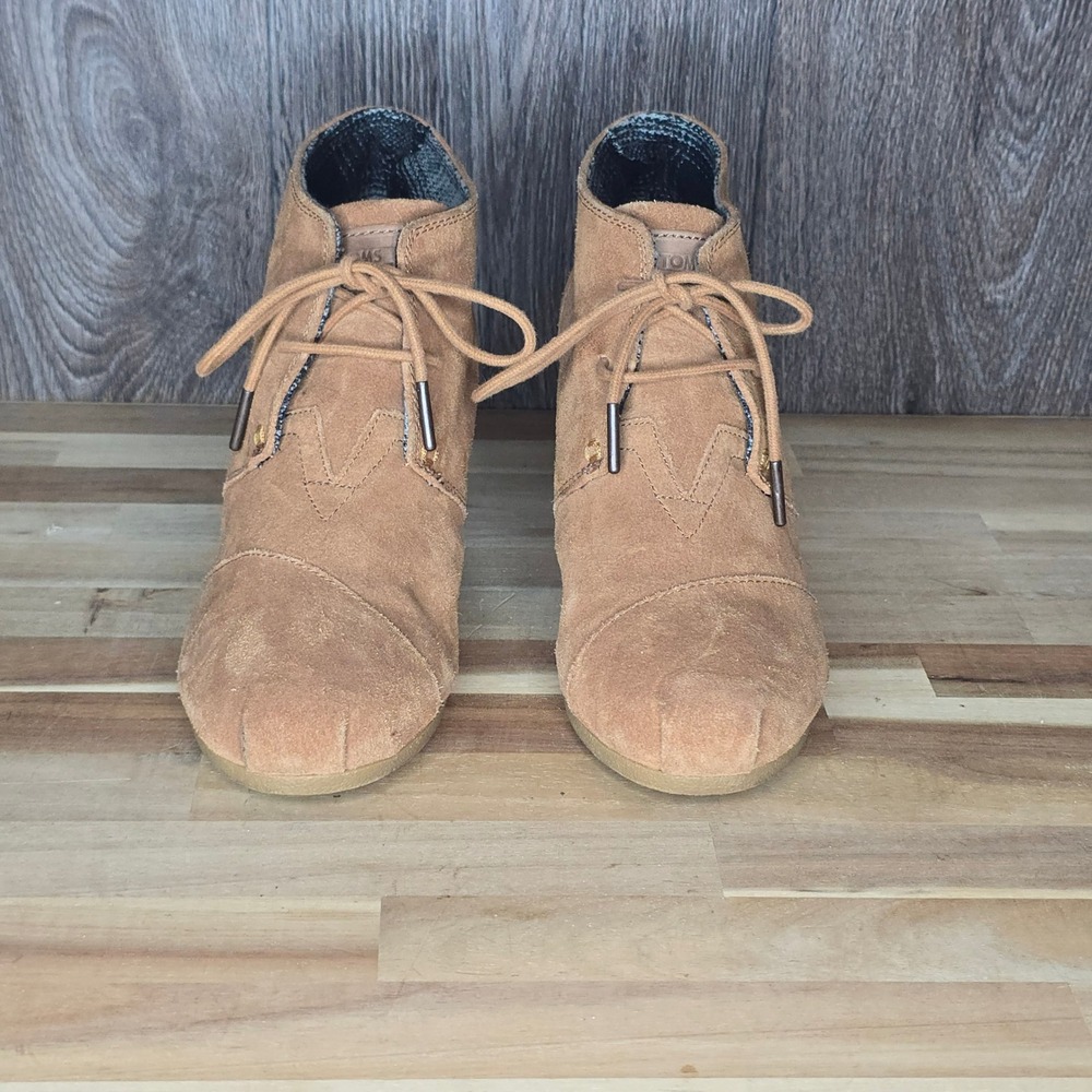 TOMS Desert Wedge Booties Size W8 Tan Women Suede Lace Up Shoes